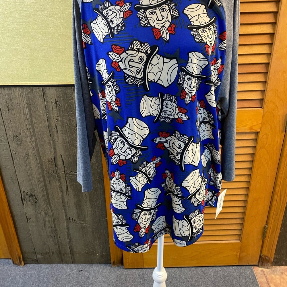 LulaRoe Randy top - Picture 3 of 10